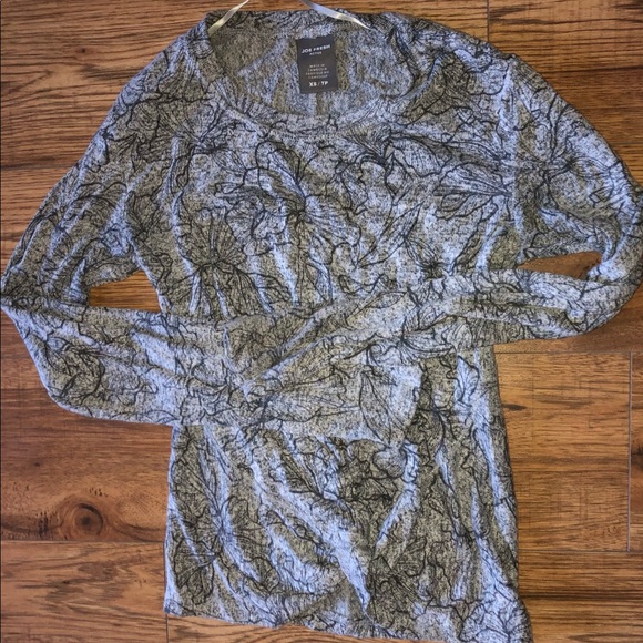 various tops selling as bundle or seperates - Picture 6 of 6